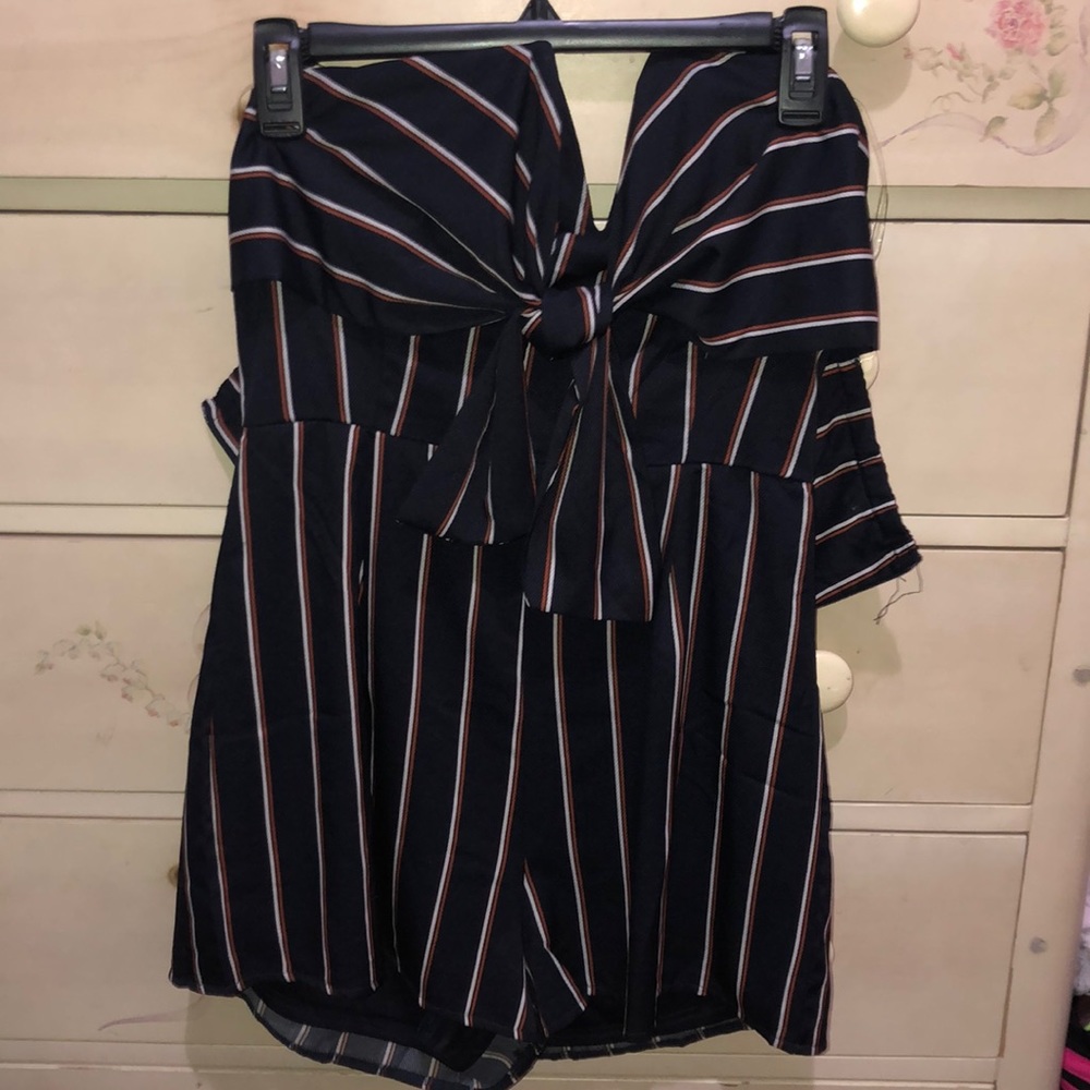 Stripped strapless romper